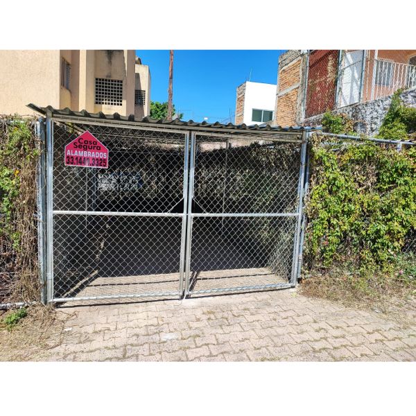 Cocheras Tapadas con Laminas Galvanizadas de Alambrados en Col. Arcos de Zapopan