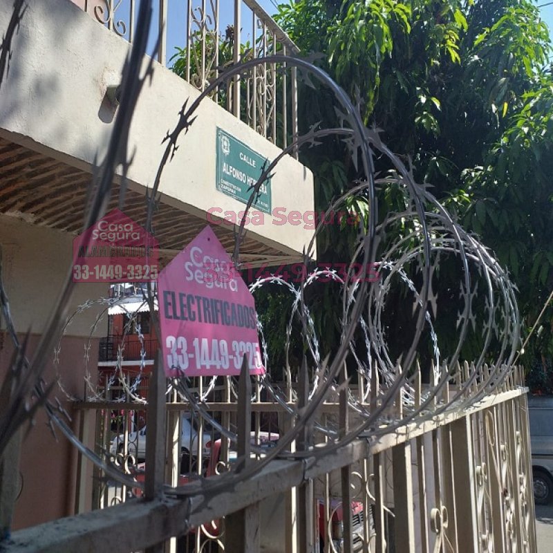 Instalación de Concertina Doble Arpón en el Batan