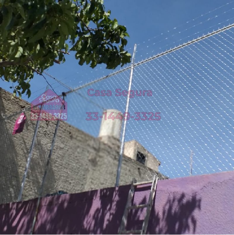 Cercas De Alambrado Con Instalaciones En La Consti