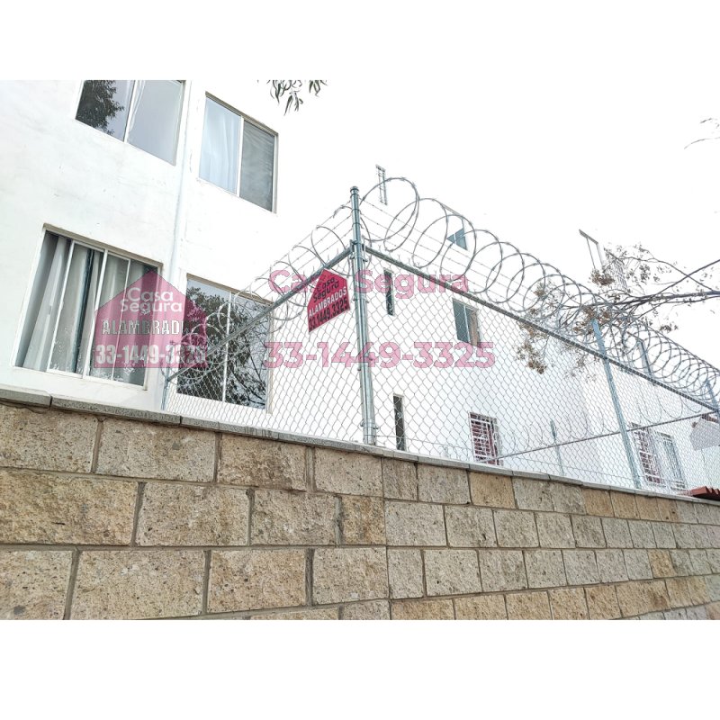 Malla Ciclónica con Espiral de Navajas con Hilo de Púas en Col. el Álamo